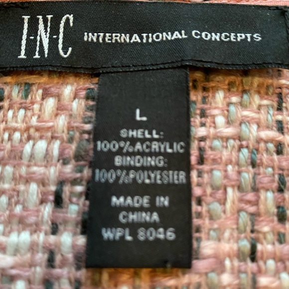 FINAL PRICE PRIOR TO DONATION 
Boucle tweed jacket pink grey - Picture 3 of 3